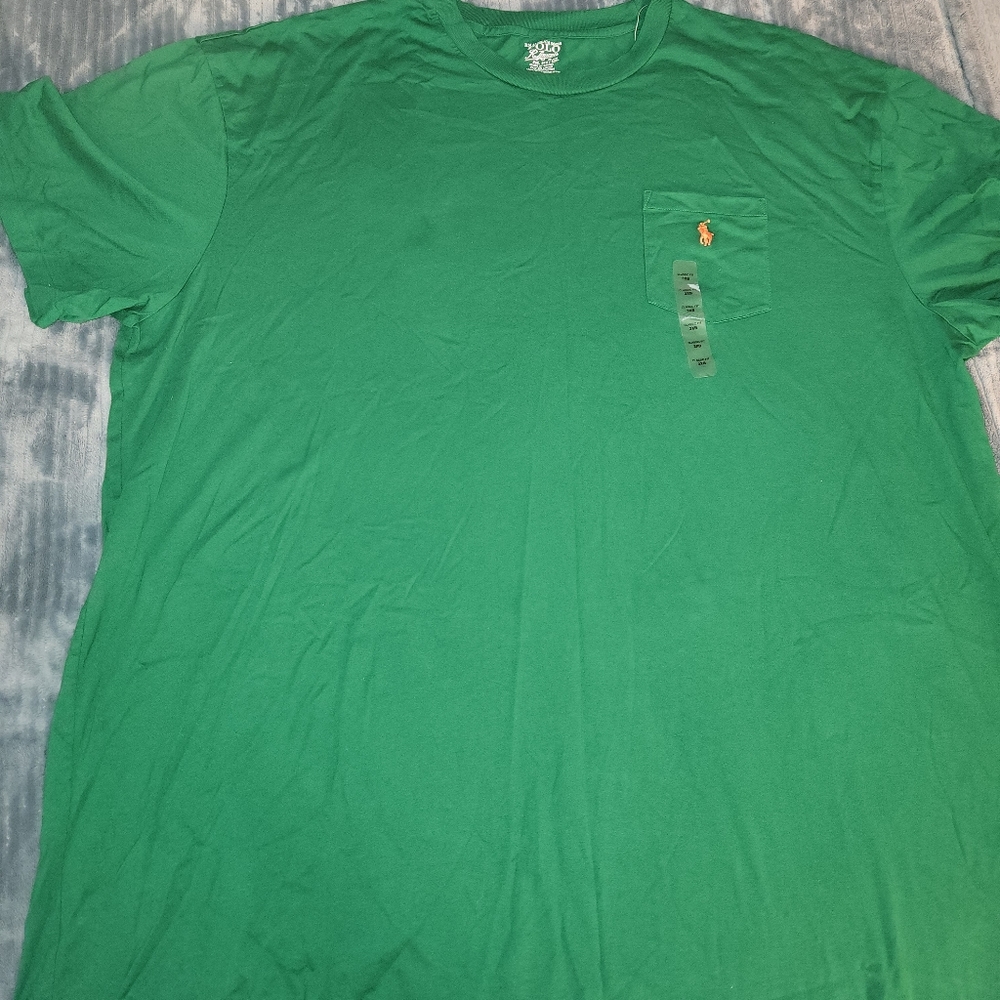 Men's green polo t-shirt